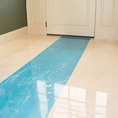 Harga yang bagus Self Adhesive Sementara Plastik Biru Transparan Polyethalene Anti Kotoran Debu Film Perlindungan Lantai Tahan Air Untuk Ubin on line