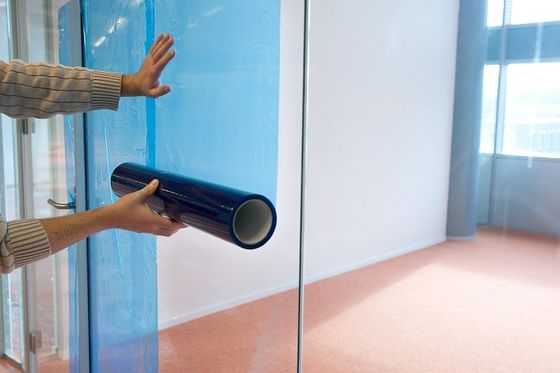 Harga yang bagus Film Pelindung Polyethylene PE yang tahan lama dengan Penghapusan Bebas residu, Ketebalan 50 Mikron, dan Ketahanan UV untuk Perlindungan Kaca Jendela on line
